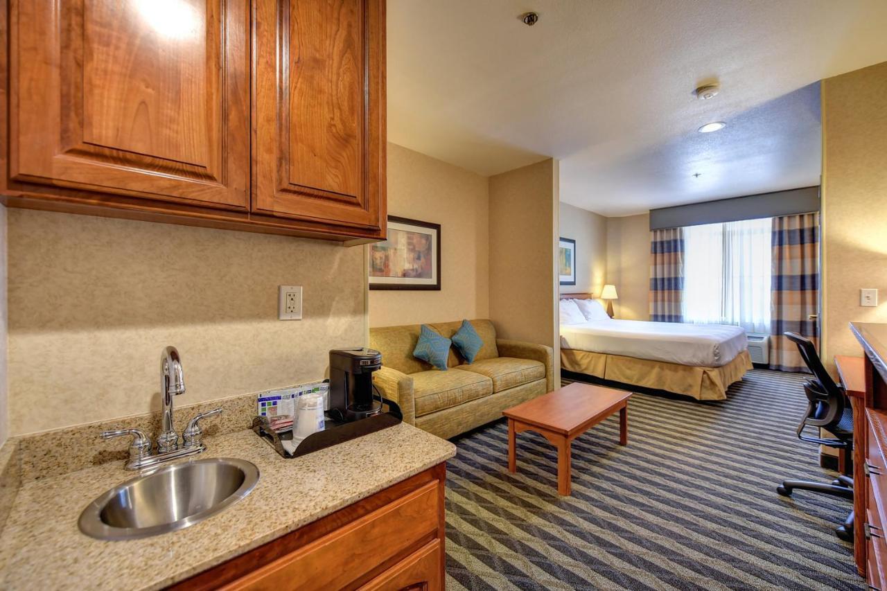 Holiday Inn Express Hotel & Suites Manteca, An Ihg Hotel Chambre photo